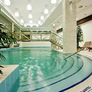4* Szálloda Earth & People & - Free Parking & Swimming Pool